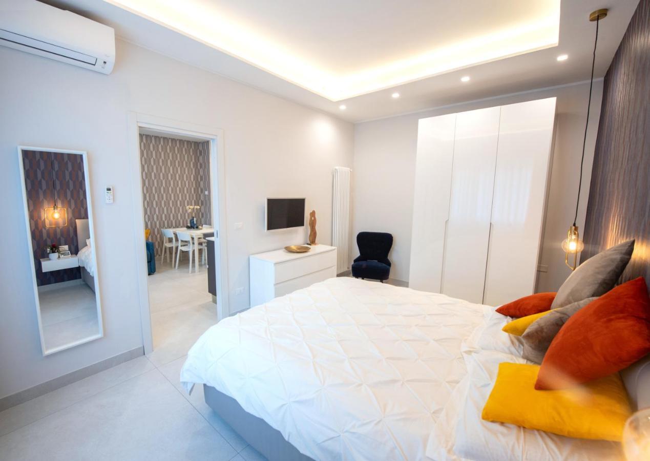 Napoli City Center - Appartamenti E Camere ภายนอก รูปภาพ