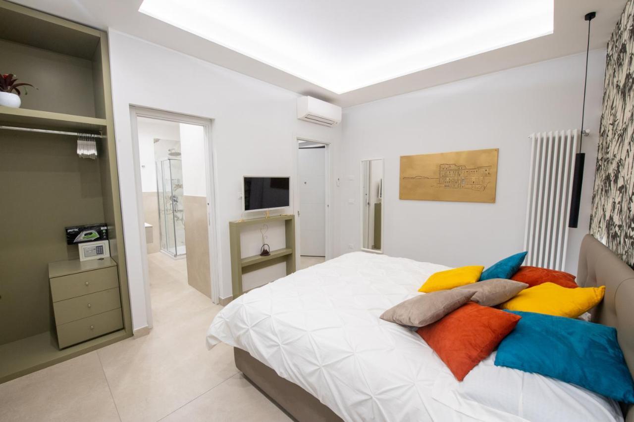 Napoli City Center - Appartamenti E Camere ภายนอก รูปภาพ