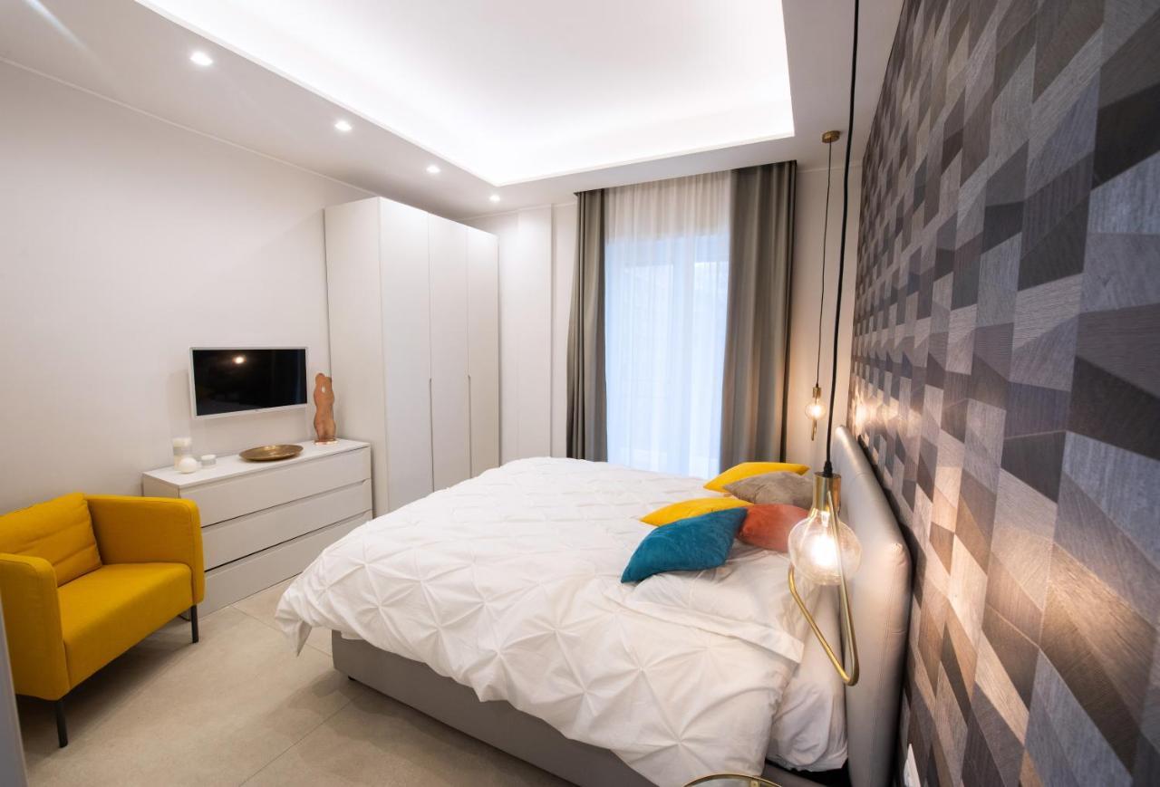 Napoli City Center - Appartamenti E Camere ภายนอก รูปภาพ