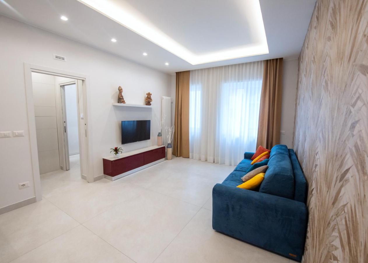 Napoli City Center - Appartamenti E Camere ภายนอก รูปภาพ